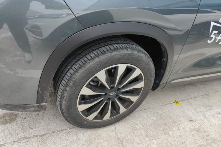 Used Chery Tiggo 8 PLUS 2025 290TGDI DCT Prestige 5-Seater Left Front Wheel Hub
