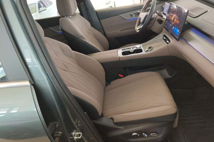 Used Chery Tiggo 8 PLUS 2025 290TGDI DCT Prestige 5-Seater Right Front Seat