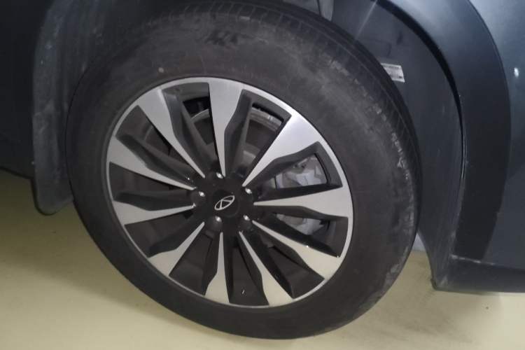 Used Chery Tiggo 8 PLUS 2025 290TGDI DCT Prestige 5-Seater Right Front Wheel Hub