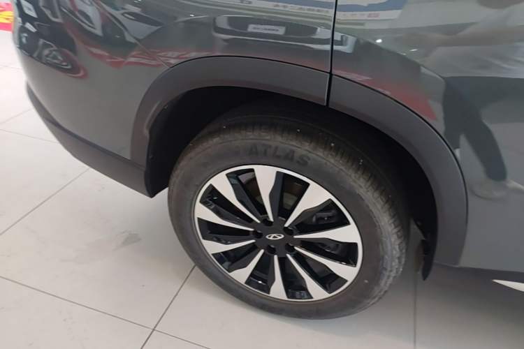 Used Chery Tiggo 8 PLUS 2025 290TGDI DCT Prestige 5-Seater Right Rear Wheel Hub