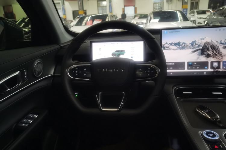 Used Chery Tiggo 8 PLUS 2025 Model 290TGDI DCT Chufeng Edition—5 Seaters Steering Wheel