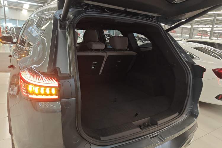 Used Chery Tiggo 8 PLUS 2025 290TGDI DCT Prestige 5-Seater Trunk