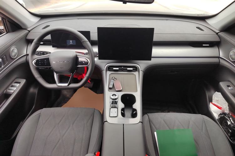 Used Chery Tiggo 8 PLUS 2025 290TGDI DCT Luxury 5-Seater Center Console