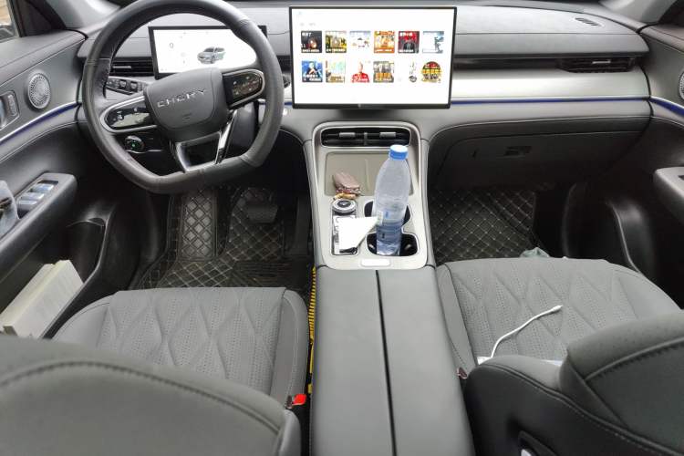 Used Chery Tiggo 8 PLUS 2025 290TGDI DCT Luxury 5-Seater Center Console