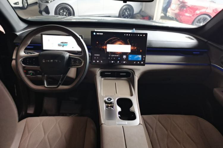Used Chery Tiggo 8 PLUS 2025 Model 290TGDI DCT Chengshi Edition Center Console