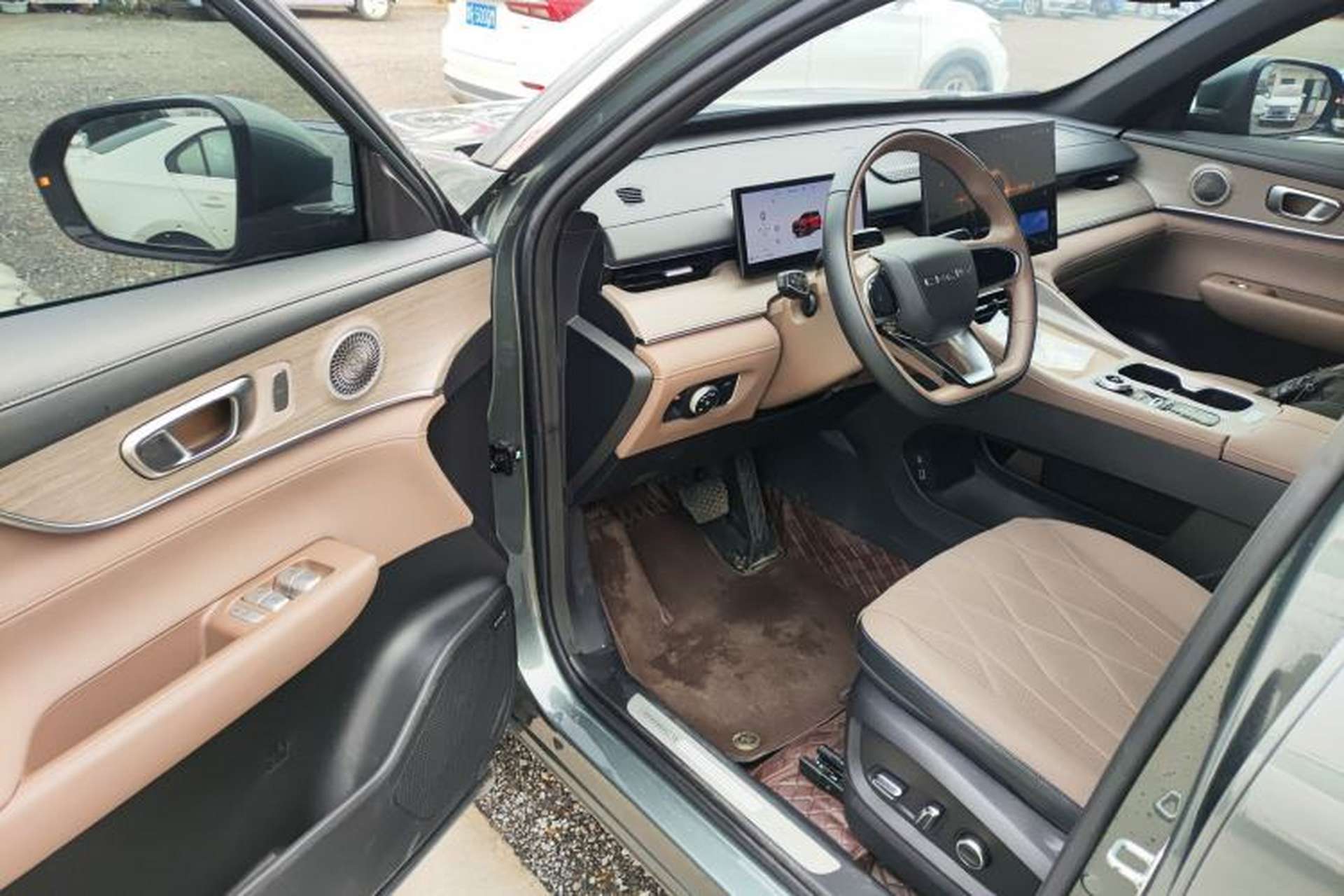 Used Chery Tiggo 8 PLUS 2025 290TGDI DCT Prestige 5-Seater Driver Seat