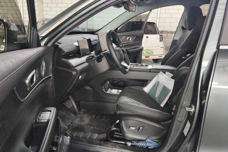 Used Chery Tiggo 8 PLUS 2025 290TGDI DCT Luxury 5-Seater Driver Seat