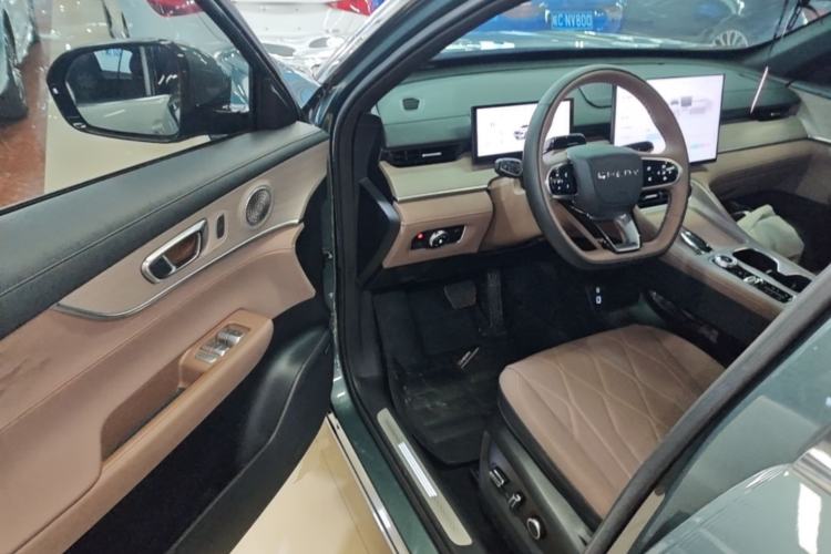 Used Chery Tiggo 8 PLUS 2025 290TGDI DCT Prestige 5-Seater Driver Seat