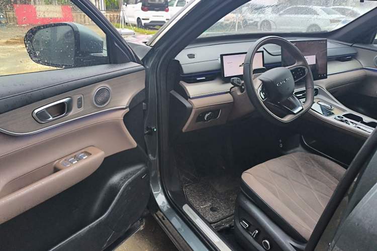 Used Chery Tiggo 8 PLUS 2025 290TGDI DCT Prestige 5-Seater Driver Seat