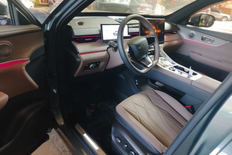Used Chery Tiggo 8 PLUS 2025 290TGDI DCT Prestige 5-Seater Driver Seat
