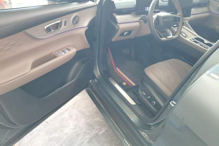 Used Chery Tiggo 8 PLUS 2025 290TGDI DCT Prestige 5-Seater Driver Seat