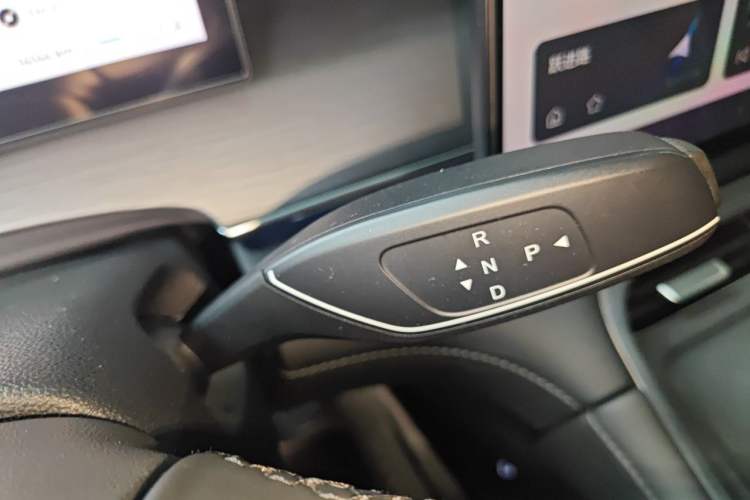 Used Chery Tiggo 8 PLUS 2025 290TGDI DCT Luxury 5-Seater Gear Lever