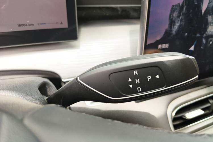 Used Chery Tiggo 8 PLUS 2025 290TGDI DCT Comfort Edition 5 Seats Gear Lever