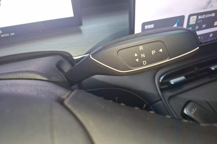 Used Chery Tiggo 8 PLUS 2025 290TGDI DCT Luxury 7-Seater Gear Lever