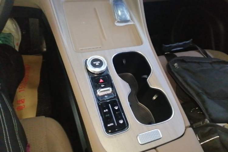 Used Chery Tiggo 8 PLUS 2025 290TGDI DCT Prestige 5-Seater Gear Lever