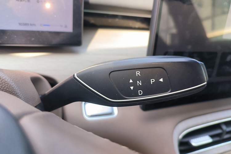 Used Chery Tiggo 8 PLUS 2025 290TGDI DCT Luxury 5-Seater Gear Lever
