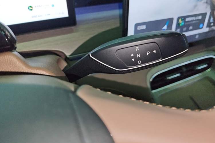 Used Chery Tiggo 8 PLUS 2025 290TGDI DCT Prestige 5-Seater Gear Lever