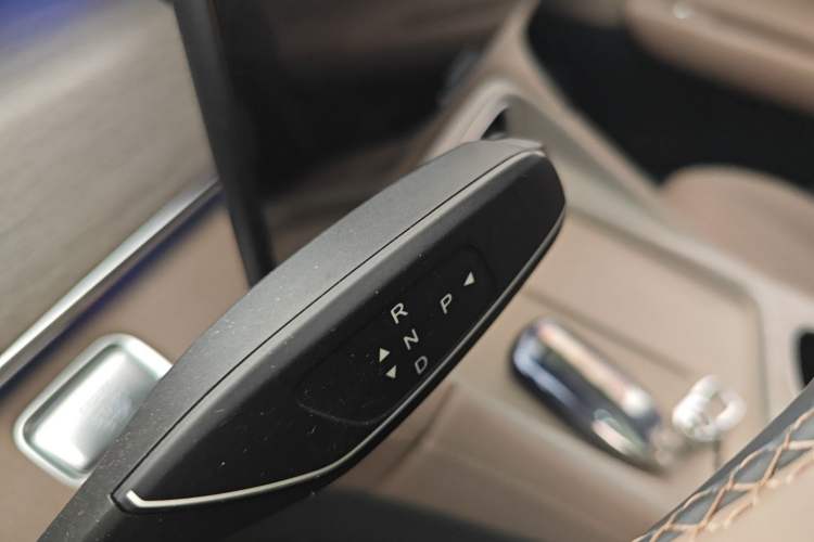 Used Chery Tiggo 8 PLUS 2025 290TGDI DCT Prestige 5-Seater Gear Lever