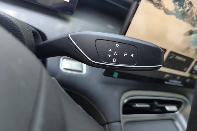 Used Chery Tiggo 8 PLUS 2025 Model 290TGDI DCT Chufeng Edition—5 Seaters Gear Lever
