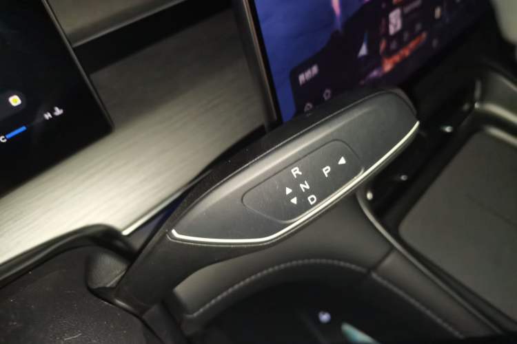 Used Chery Tiggo 8 PLUS 2025 290TGDI DCT Luxury 5-Seater Gear Lever