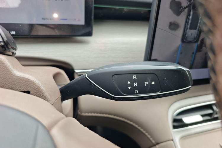 Used Chery Tiggo 8 PLUS 2025 290TGDI DCT Prestige 5-Seater Gear Lever