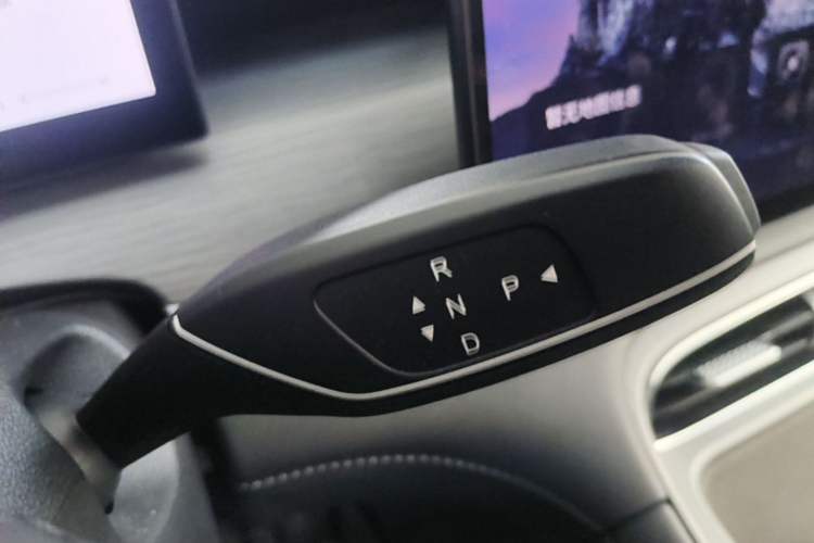 Used Chery Tiggo 8 PLUS 2025 290TGDI DCT Luxury 5-Seater Gear Lever