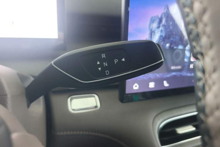Used Chery Tiggo 8 PLUS 2025 290TGDI DCT Prestige 5-Seater Gear Lever