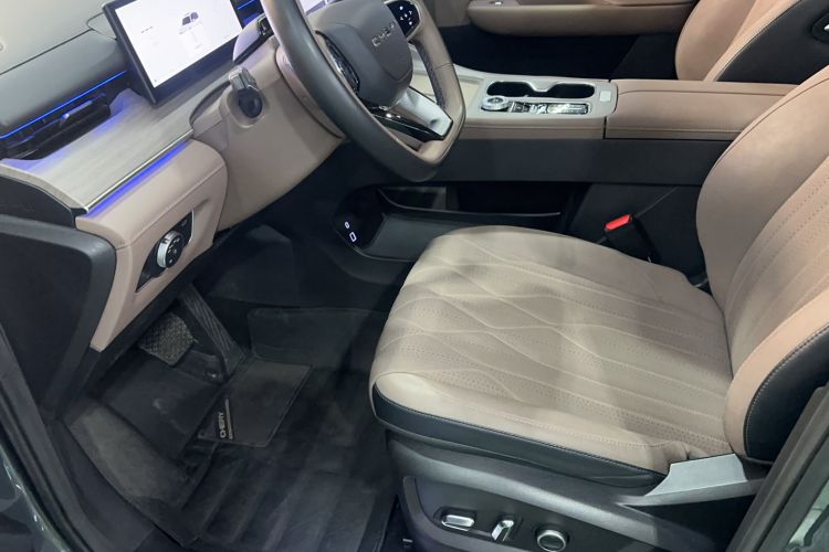 Used Chery Tiggo 8 PLUS 2025 290TGDI DCT Prestige 5-Seater Interior 1