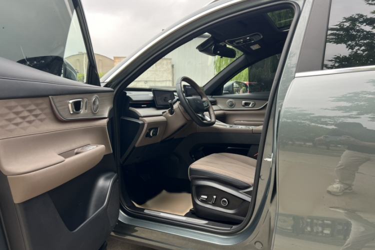 Used Chery Tiggo 8 PLUS 2025 290TGDI DCT Prestige 5-Seater Interior 1