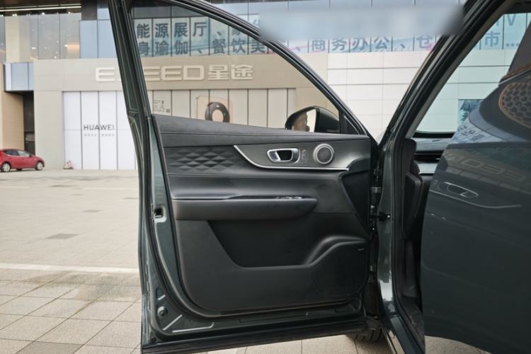 Used Chery Tiggo 8 PLUS 2025 290TGDI DCT Luxury 5-Seater Interior 12