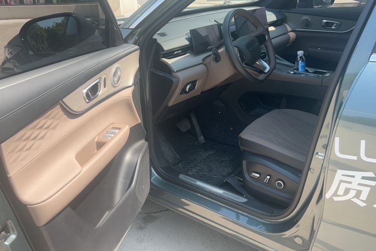 Used Chery Tiggo 8 PLUS 2025 290TGDI DCT Prestige 5-Seater Interior 2