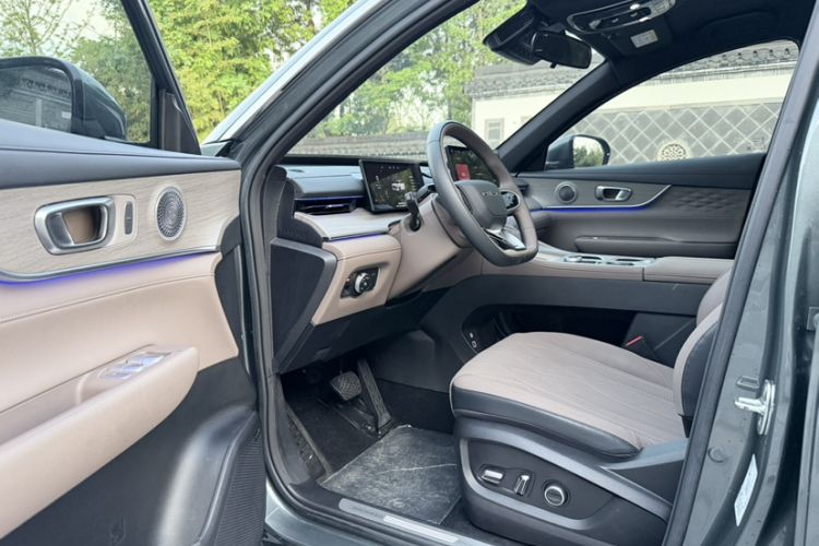 Used Chery Tiggo 8 PLUS 2025 290TGDI DCT Prestige 5-Seater Interior 2