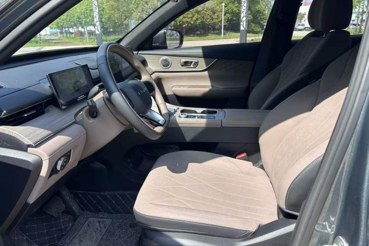 Used Chery Tiggo 8 PLUS 2025 290TGDI DCT Prestige 5-Seater Interior 3