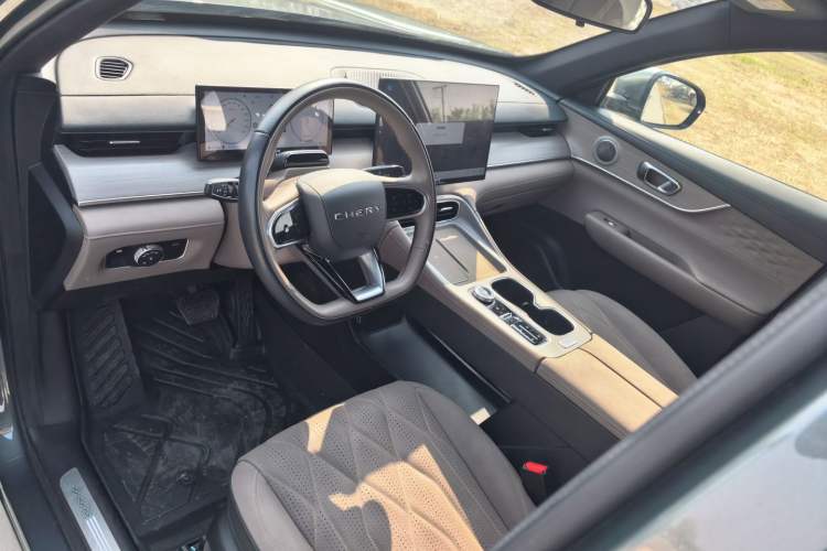 Used Chery Tiggo 8 PLUS 2025 290TGDI DCT Prestige 5-Seater Interior 3