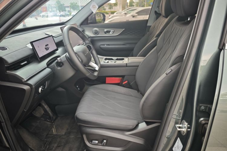 Used Chery Tiggo 8 PLUS 2025 290TGDI DCT Luxury 5-Seater Interior 4