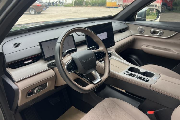 Used Chery Tiggo 8 PLUS 2025 290TGDI DCT Prestige 5-Seater Interior 5