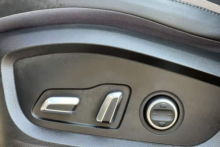 Used Chery Tiggo 8 PLUS 2025 290TGDI DCT Prestige 5-Seater Interior 7