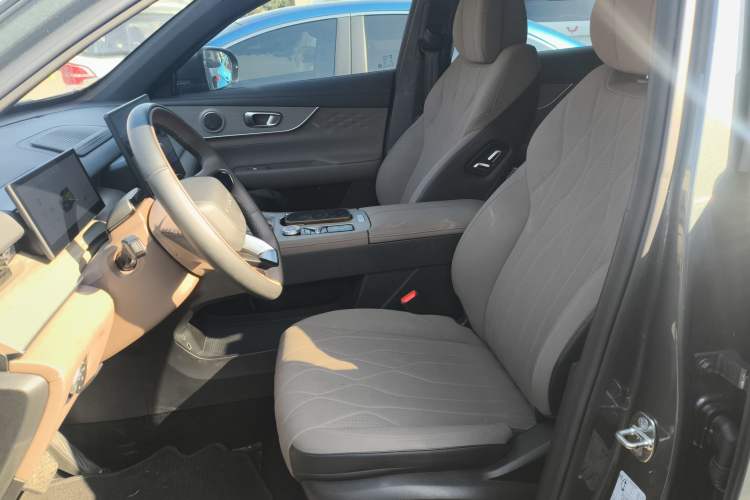 Used Chery Tiggo 8 PLUS 2025 290TGDI DCT Prestige 5-Seater Left Front Seat