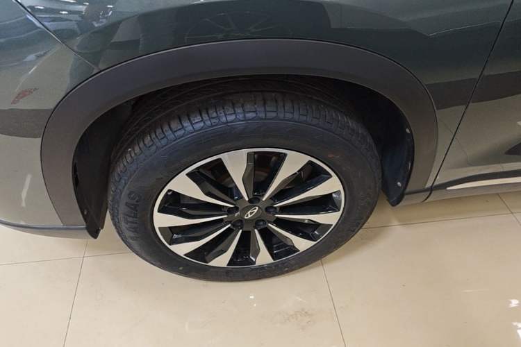 Used Chery Tiggo 8 PLUS 2025 290TGDI DCT Prestige 5-Seater Left Front Wheel Hub