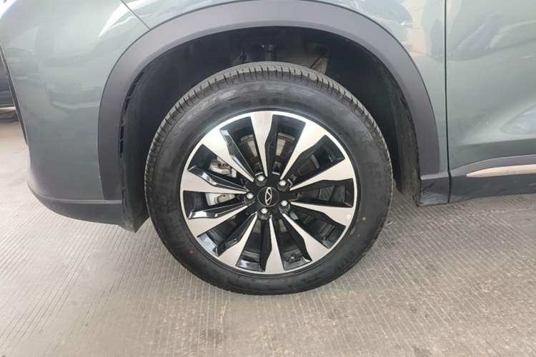 Used Chery Tiggo 8 PLUS 2025 290TGDI DCT Prestige 7-Seater Left Front Wheel Hub