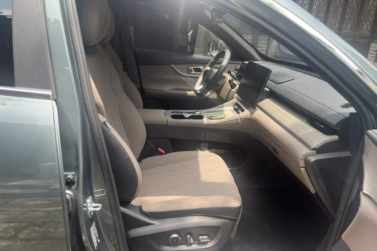 Used Chery Tiggo 8 PLUS 2025 290TGDI DCT Prestige 7-Seater Right Front Seat