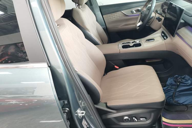 Used Chery Tiggo 8 PLUS 2025 290TGDI DCT Prestige 5-Seater Right Front Seat