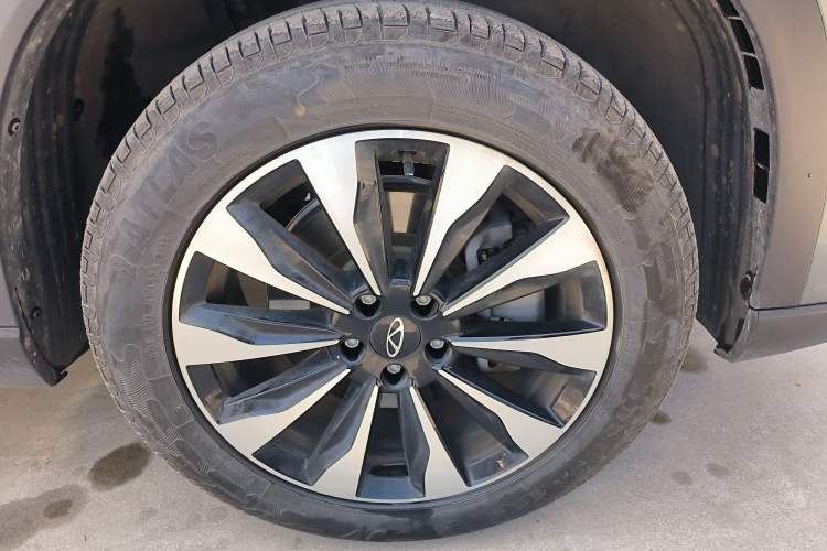 Used Chery Tiggo 8 PLUS 2025 290TGDI DCT Luxury 5-Seater Right Front Wheel Hub