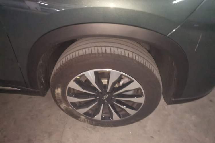 Used Chery Tiggo 8 PLUS 2025 290TGDI DCT Luxury 5-Seater Right Front Wheel Hub