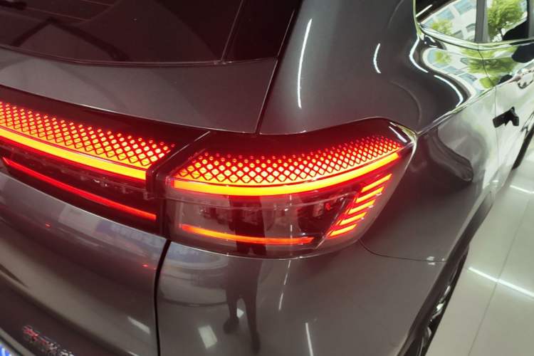 Used Chery Tiggo 8 PLUS 2025 290TGDI DCT Prestige 7-Seater Right Rear Taillight