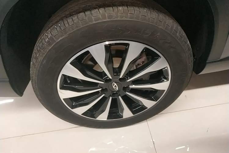 Used Chery Tiggo 8 PLUS 2025 290TGDI DCT Luxury 5-Seater Right Rear Wheel Hub