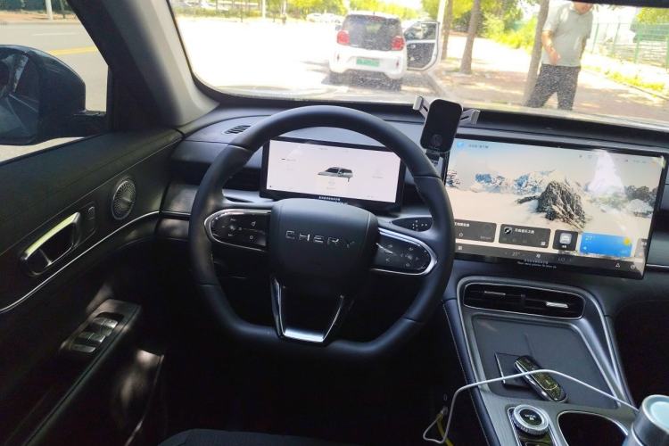 Used Chery Tiggo 8 PLUS 2025 Model 290TGDI DCT Chufeng Edition—5 Seaters Steering Wheel