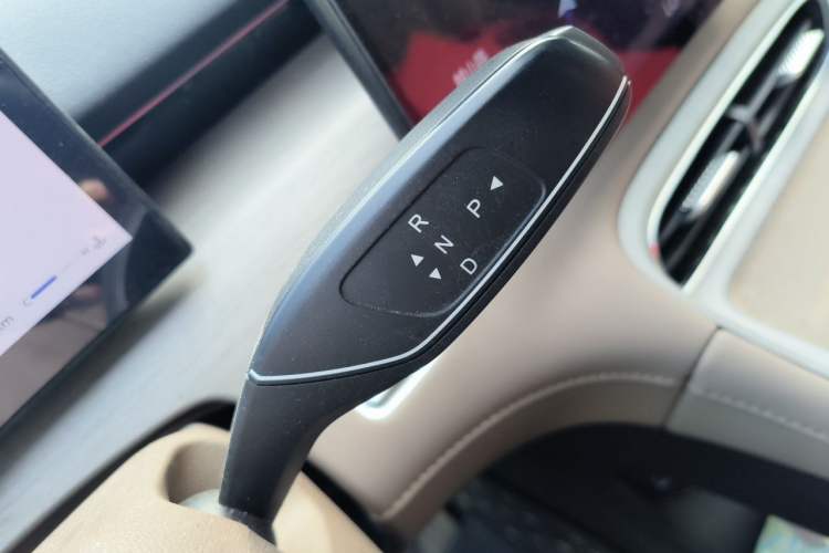 Used Chery Tiggo 8 PLUS 2025 290TGDI DCT Prestige 5-Seater Gear Lever