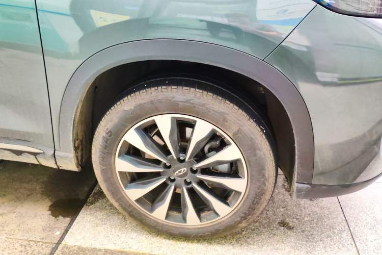 Used Chery Tiggo 8 PLUS 2025 290TGDI DCT Prestige 7-Seater Right Front Wheel Hub