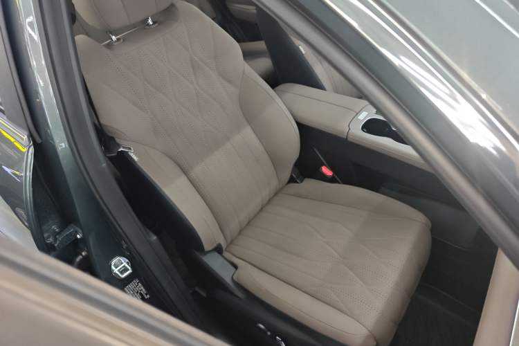 Used Chery Tiggo 8 PLUS 2025 290TGDI DCT Prestige 5-Seater Right Front Seat